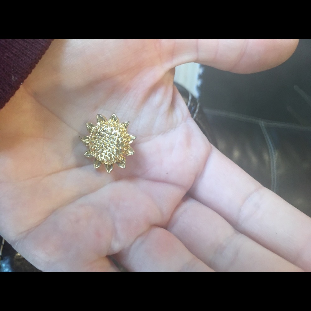 Sunflower pin - Picture 2 of 2